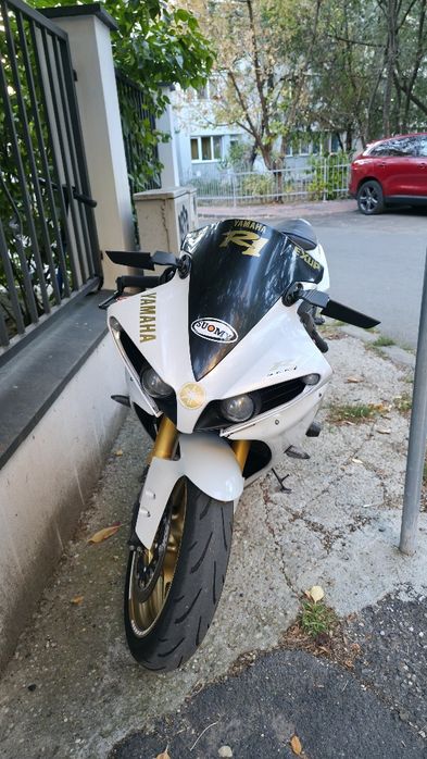 Yamaha R1 Big Bang 2013