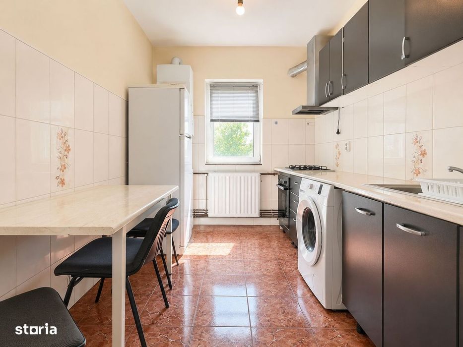 De inchiriat apartament cu 3 camere - zona Lipovei