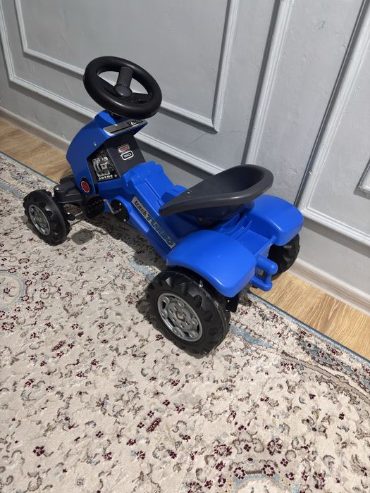 Машинка каталка трактор