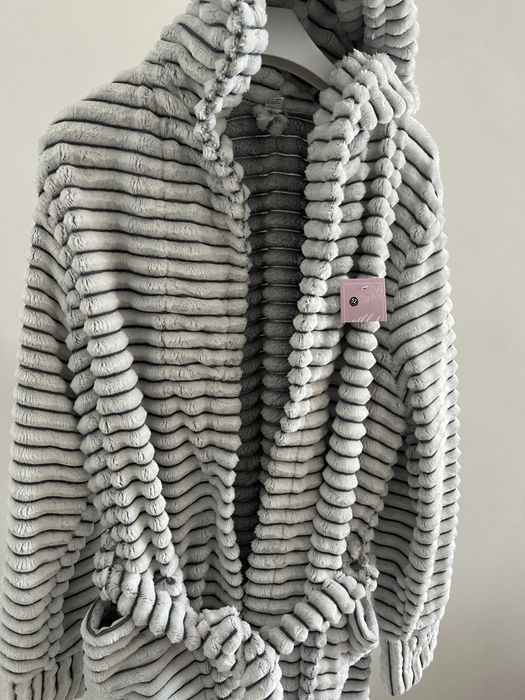 Махровый длинный халат серый, белый.