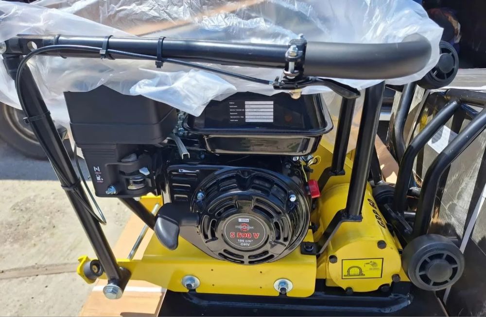 Talapa compactor gude 75kg nou 
Placa compactoare pe benzina GRP 60 G