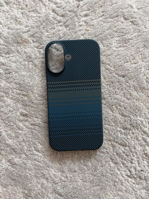 Продам чехол на iphone 16