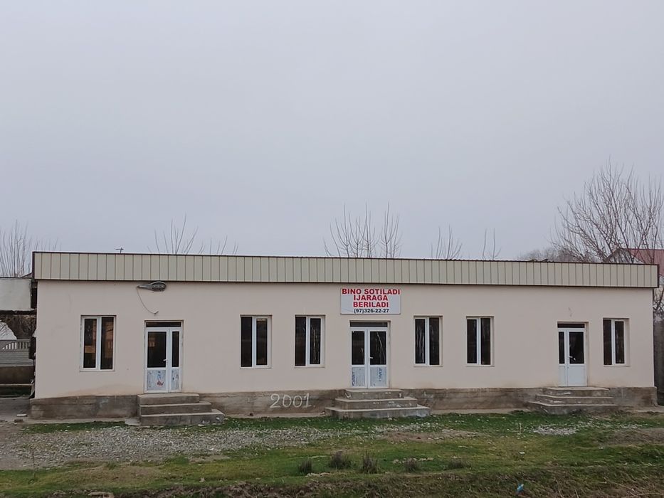 Noturar bino sotiladi (savdo do'kon).