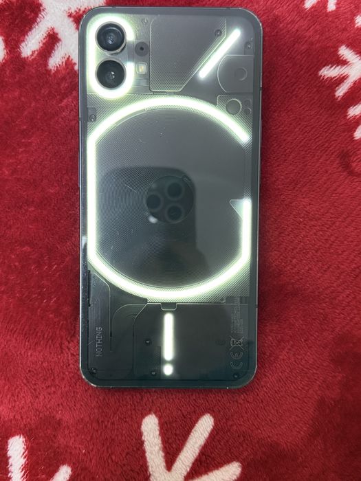 Dau la schimb 2 telefoane unul iphone 12 pro max gold 250 g,bateria este 100% Si un Nothing Phone 1 250 g