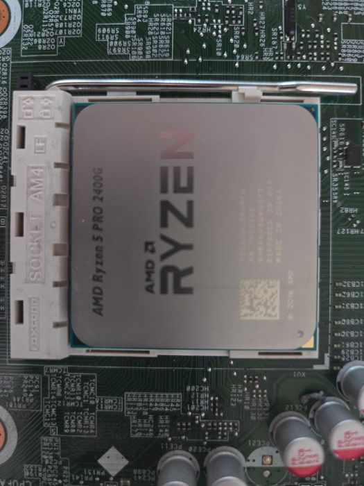AMD Ryzen 5 PRO 2400G