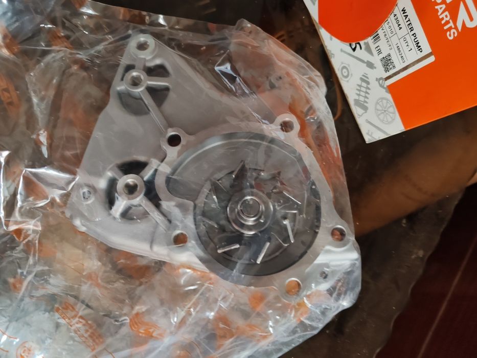 Помпа, сальник коренной мазда 626