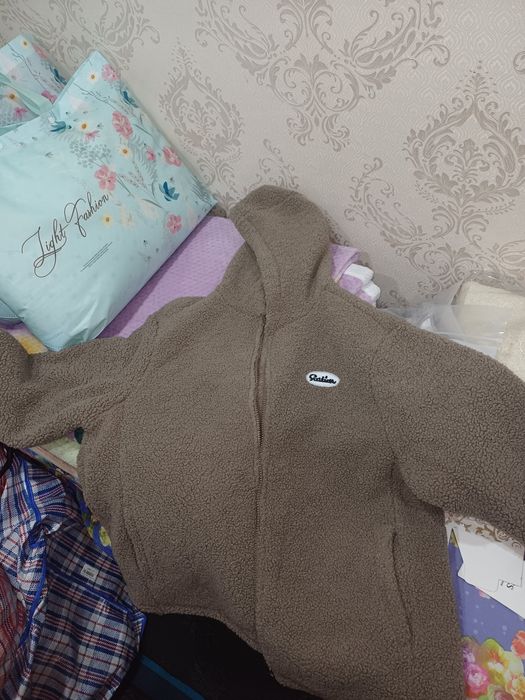 Одеяло,вещи,джинсы,носки,куртки