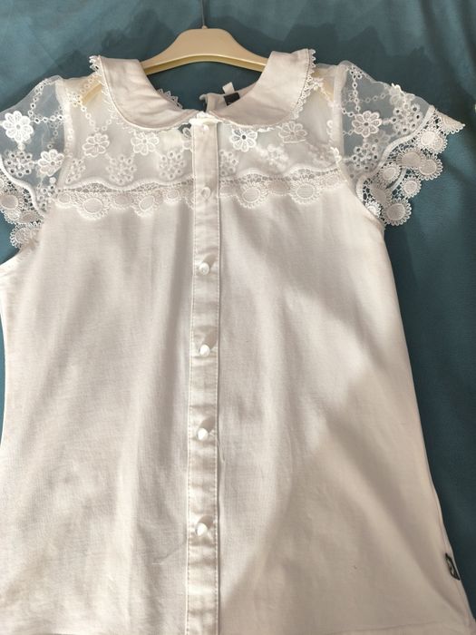 Школьная белая блузка.