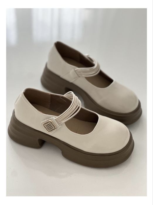 Бежевые туфли/лоферы на платформе