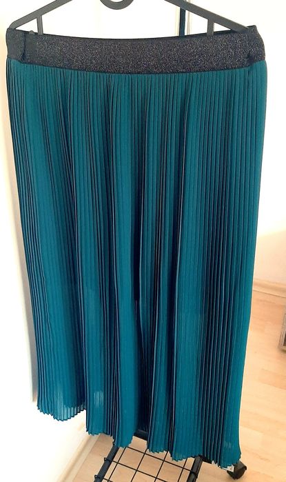 Дълга плисирана пола