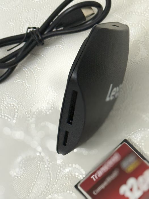 Lexar USB Card Reader + 32GB xotira kartasi (komplekt) sotiladi