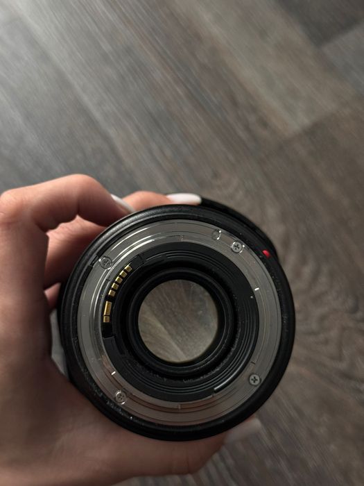 Canon EOS R + Obiective (24-70mm f/2.8 II, 85mm f/1.8)