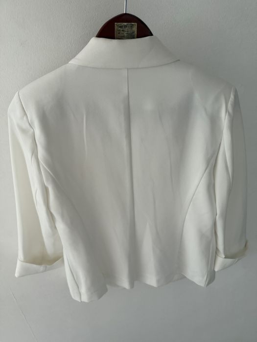 Бяло дамско сако