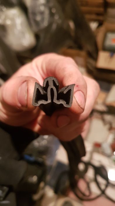 Резинки,  молдинги  делика кирпич