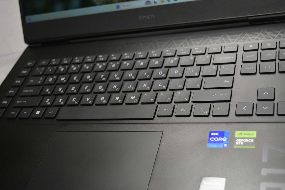 HP Omen i7-13700, 17.3" 144Hz GF RTX 4070 8GB, 32GB DDR5, 1TB SSD NVMe