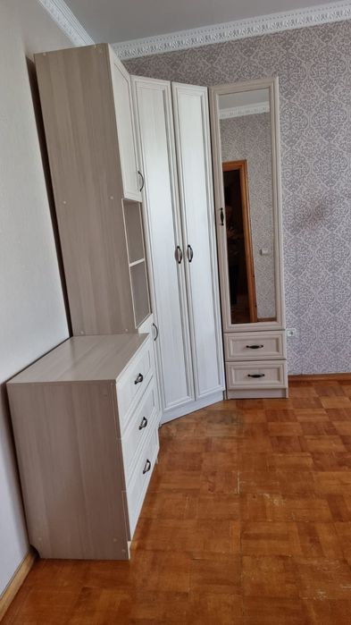 Продам вместительный угловой гарнитур