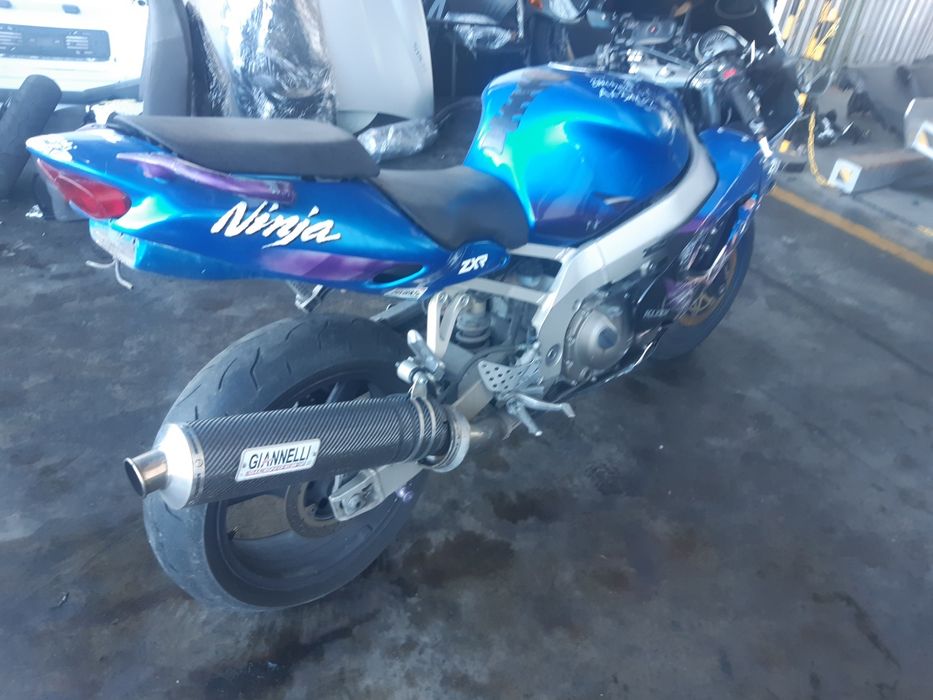 Мотоциклет (Кавазаки (Kawasaki  ZX-9R )-на части
