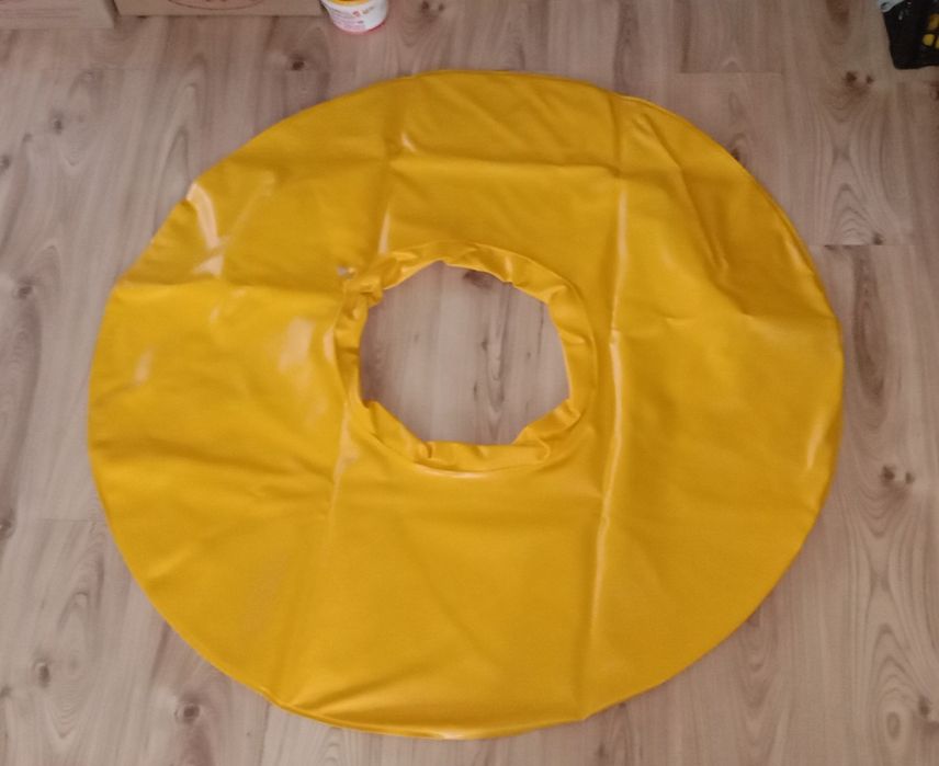 Надувной круг для воды.