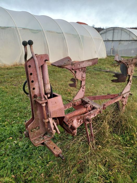 Plug hidraulic reversibil 2 trupite, stare foarte bună