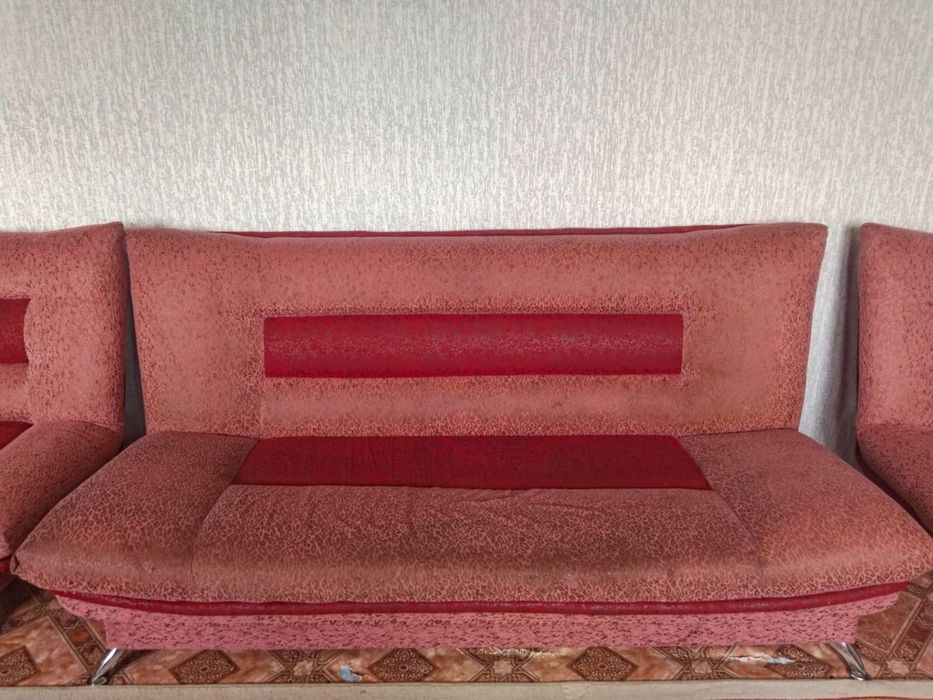 Продам диван тахту с 2-мя креслами