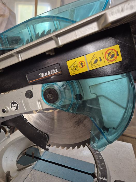Circular Makita  pe stand