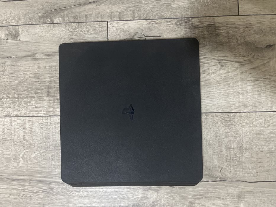 Playstation 4 slim