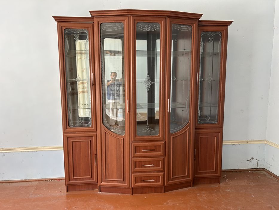 Сервант срочно сотилади