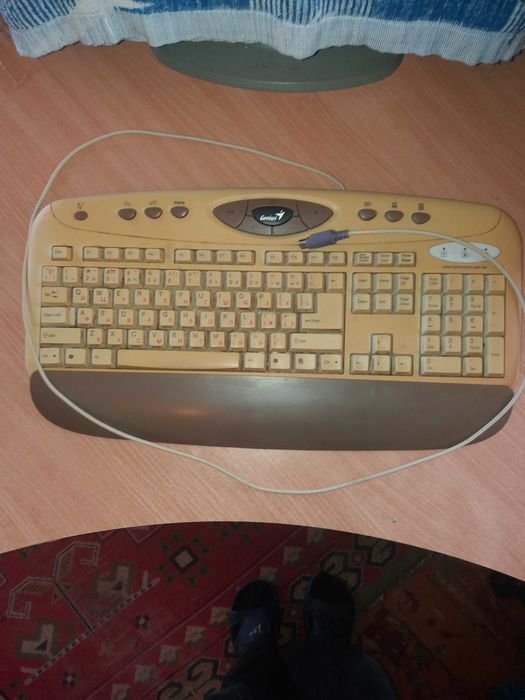 Продам клавиатуру
