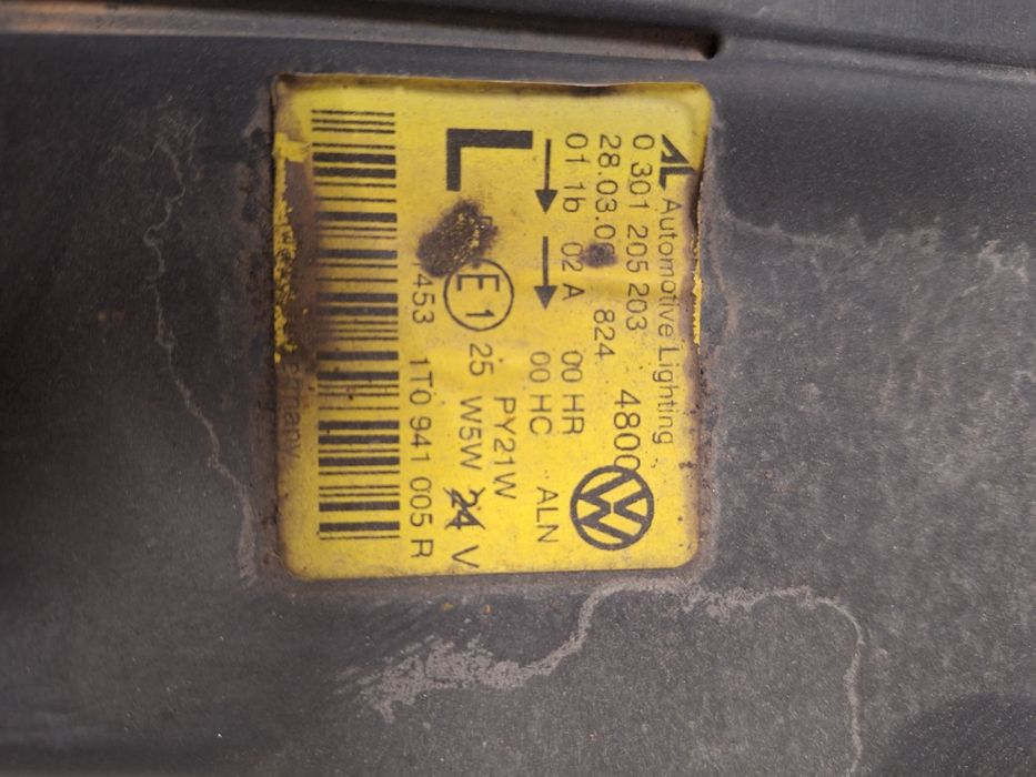 Ляв фар Vw Touran / Фолксваген Туран 2006г.