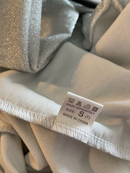 Salopeta cu spatele gol, cu fir argintiu