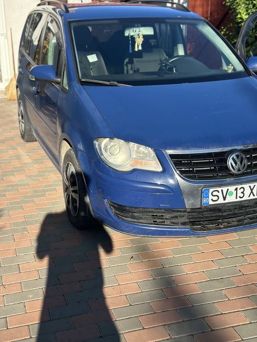 VOLKSWAGEN Touran