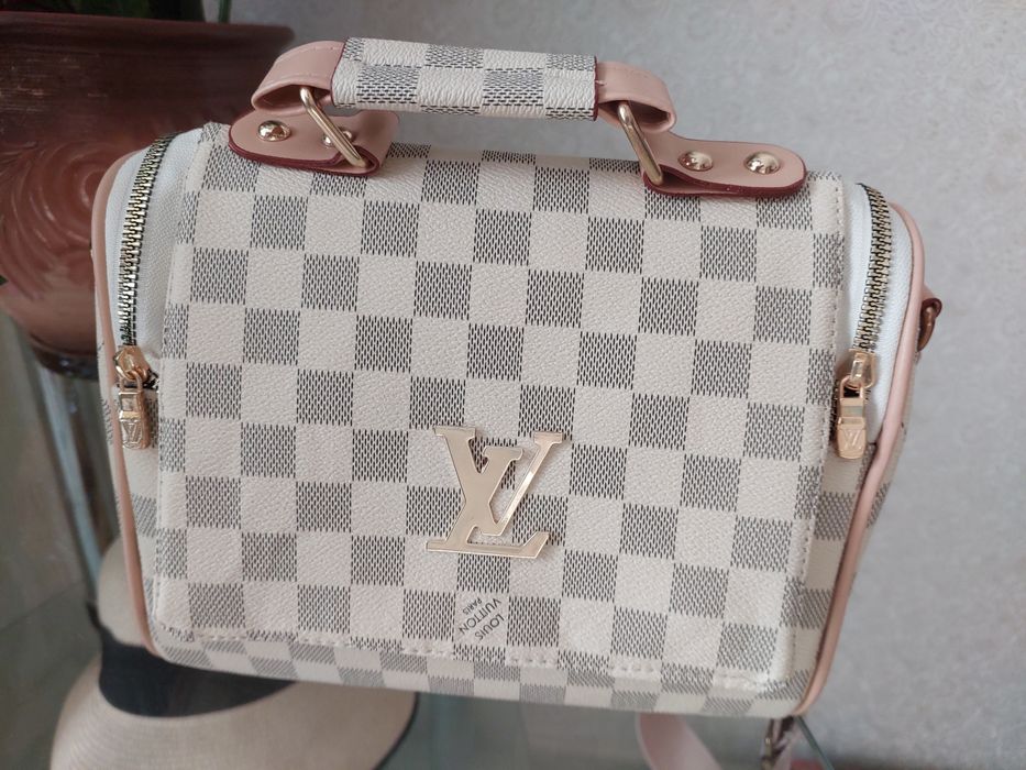 Сумка женская продам срочно