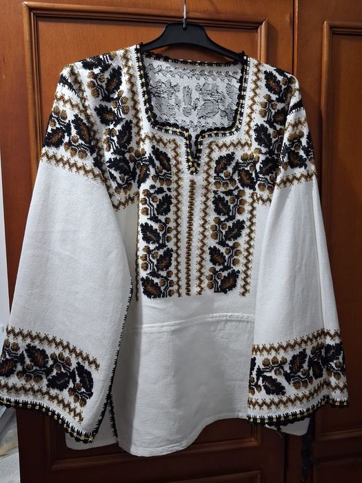 Camasa nationala femeiasca cusuta cu margele