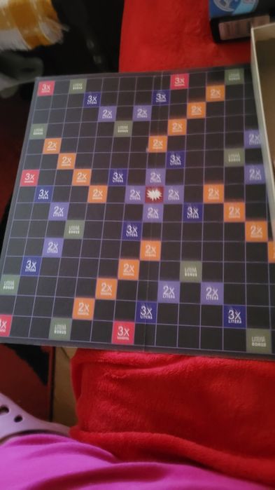 Vând jocul de societate Cuvinte încrucișate