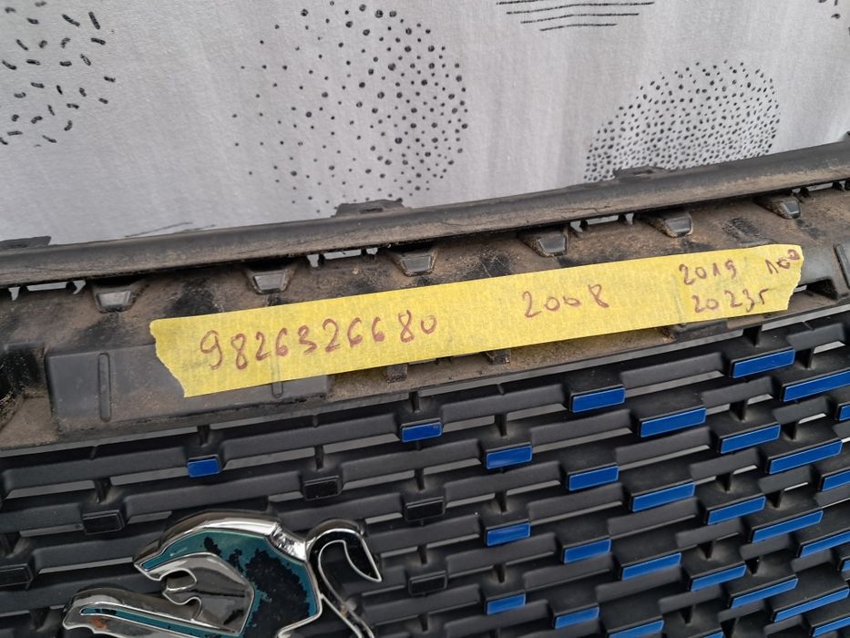 Грил решетка Peugeot 2008