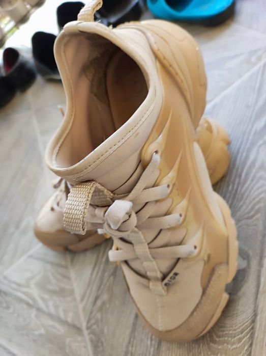 Кроссовки женские на 38 размер