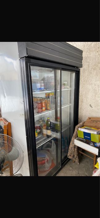 Продам витриный холодильник