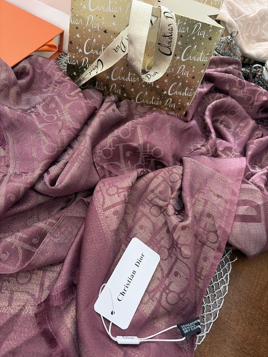 Esarfa superba, Dior