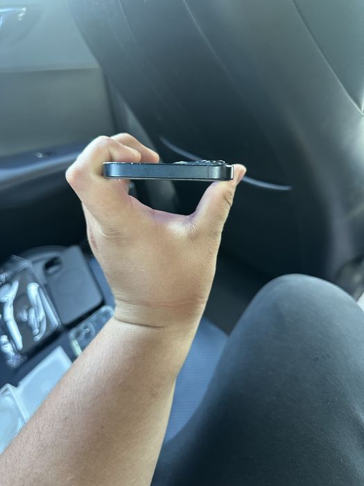 13 iPhone 128gb.