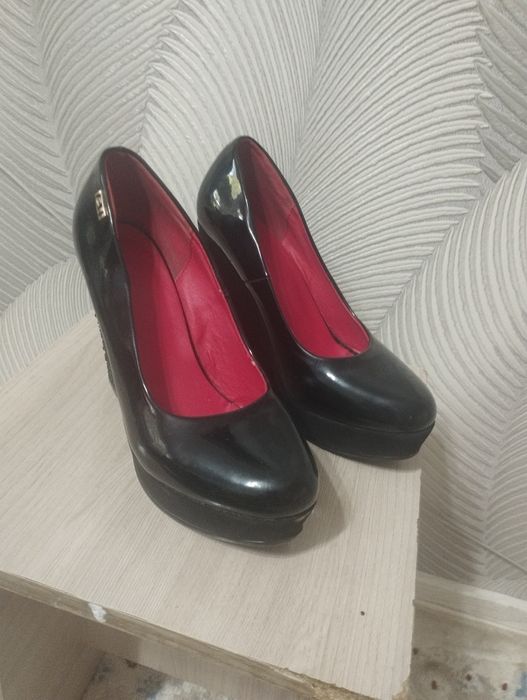 Туфли лакированные на платформе