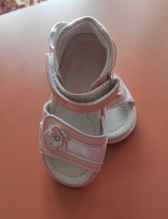 Sandale cu taloneta din piele marime 25