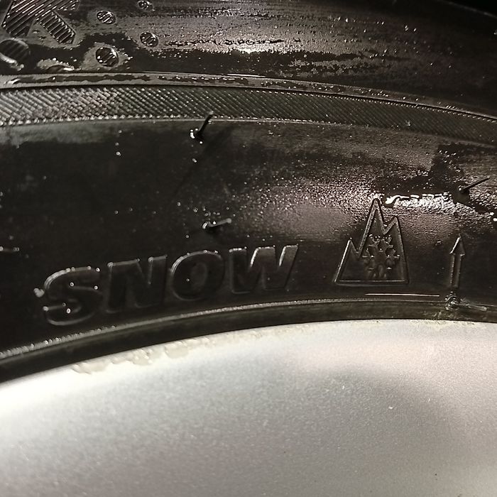 Хюндай ИХ 35 оригинални джанти 17 цола със зимни  гуми