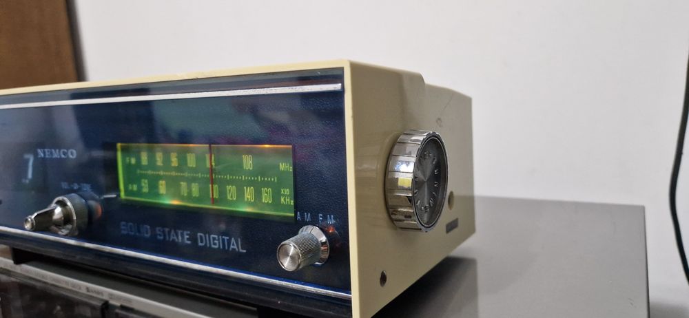 Radio cu ceas Flip,vintage Nemco  9FC-2052