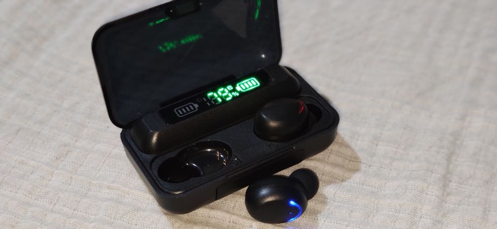 Безжични слушалки със опция зареждане на телефон