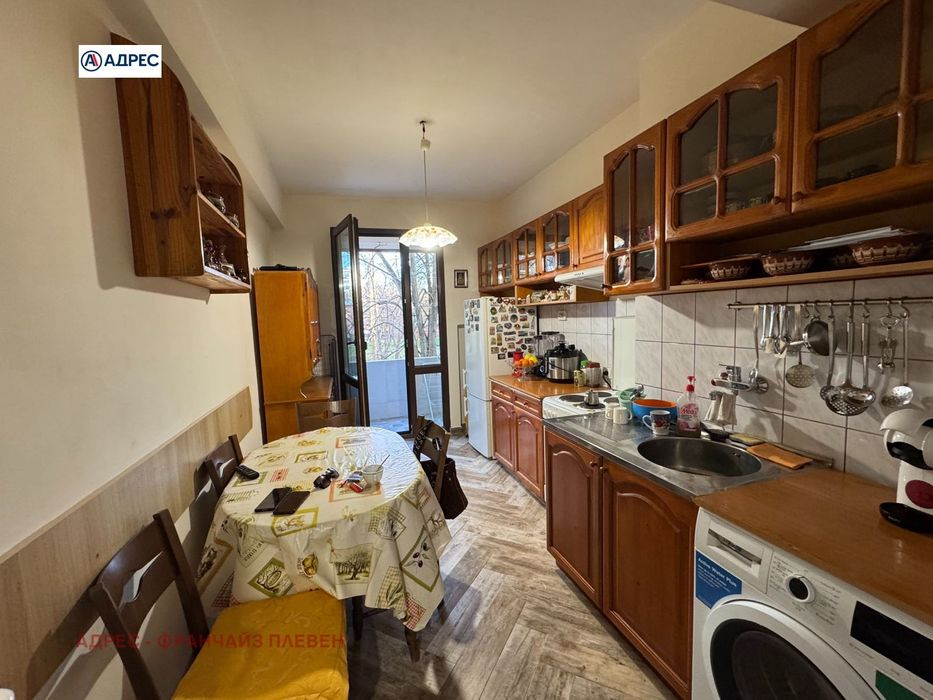 Продава се Двустаен апартамент в Враца, Център - 67 кв.м за 876 €/кв.м - Снимка #1
