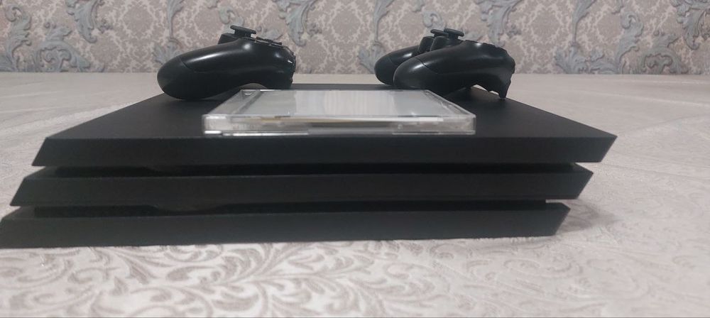 Playstation 4 pro 1 tb sotiladi