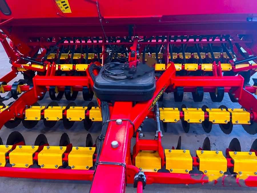 Semanatoare Vaderstad 400 C Plus cu Pregatire pe Discuri + Fertilizare + Distribuitor Seminte Mici an 2016 Kuhn Amazone Fendt John Deere New Holland