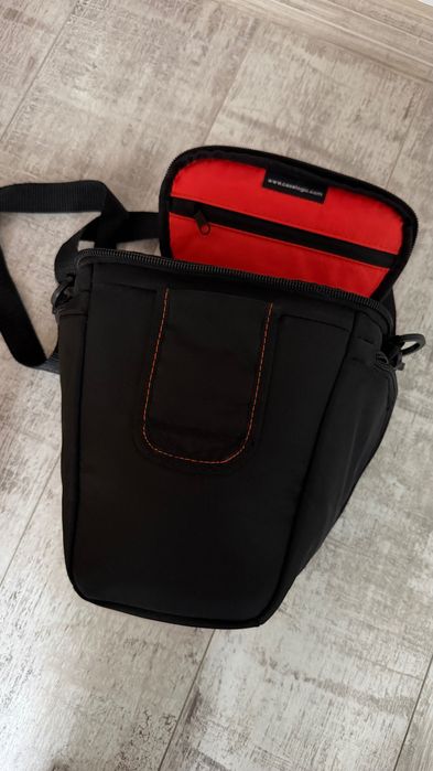 Canon EOS 650D + obiectiv 18-55mm + geantă Case Logic