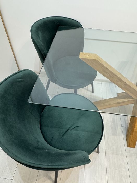 Masa living cu blat de sticla + scaune