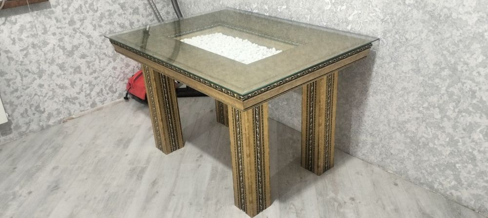 Декоративный стол